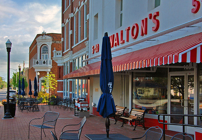 The Walton Museum, Walton's First 5 and 10 - Arkansas